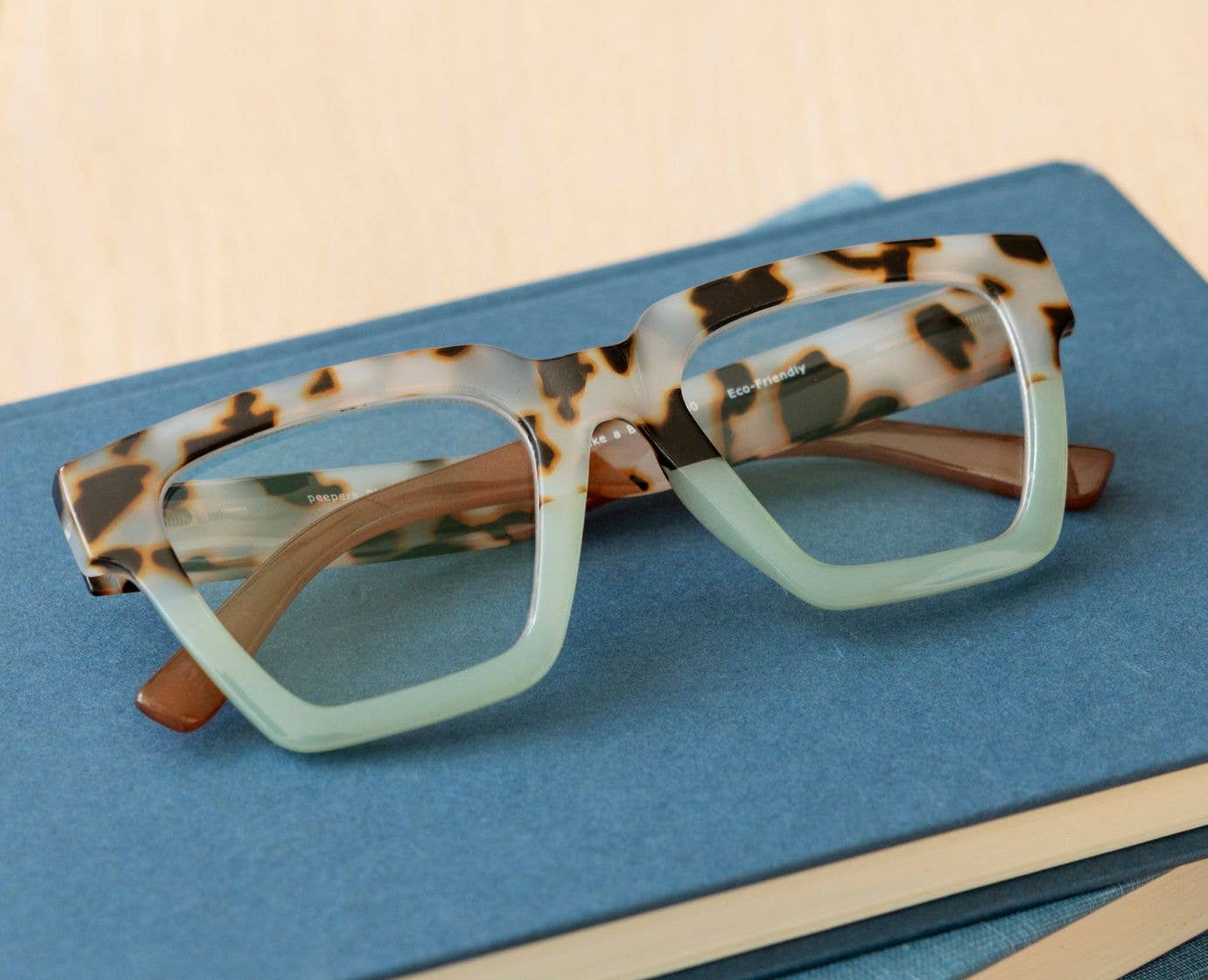 Take a Bow (Blue Light): Chai Tortoise/Green / Reading