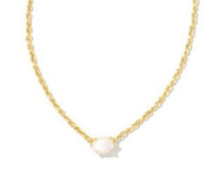 CAILIN CRYSTAL PENDANT NECKLACE - mother of Pearl