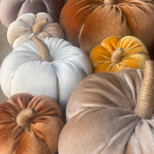 CF-3116 - Sm. Saddle Velvet Fall Pumpkin
