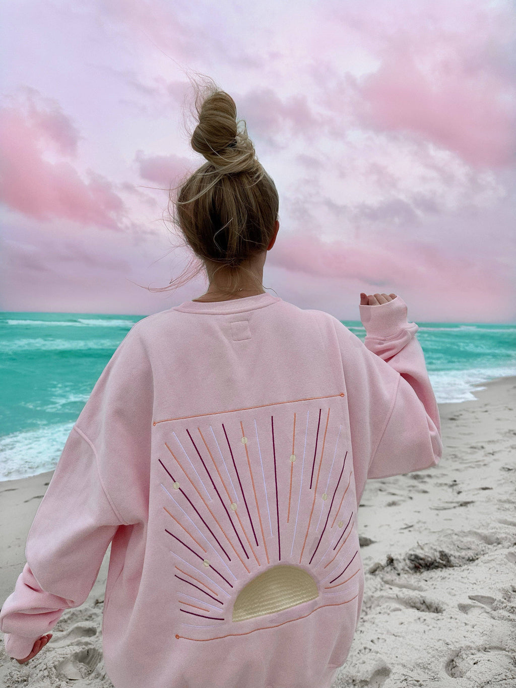 Sunset Rays Embroider Sweatshirt: Light Pink