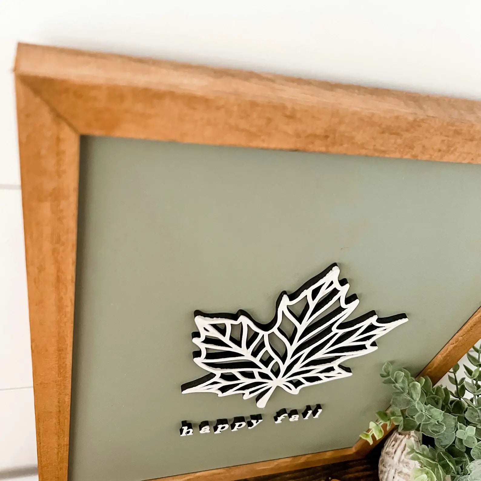 Happy Fall Leaf Sign: Leaf With Inner Pieces