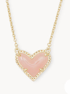 ARI HEART SHORT PENDANT NECKLACE - ROSE QUARTZ