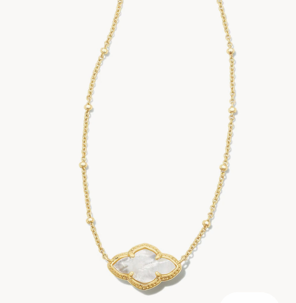 ABBIE PENDANT NECKLACE - MOTHER OF PEARL