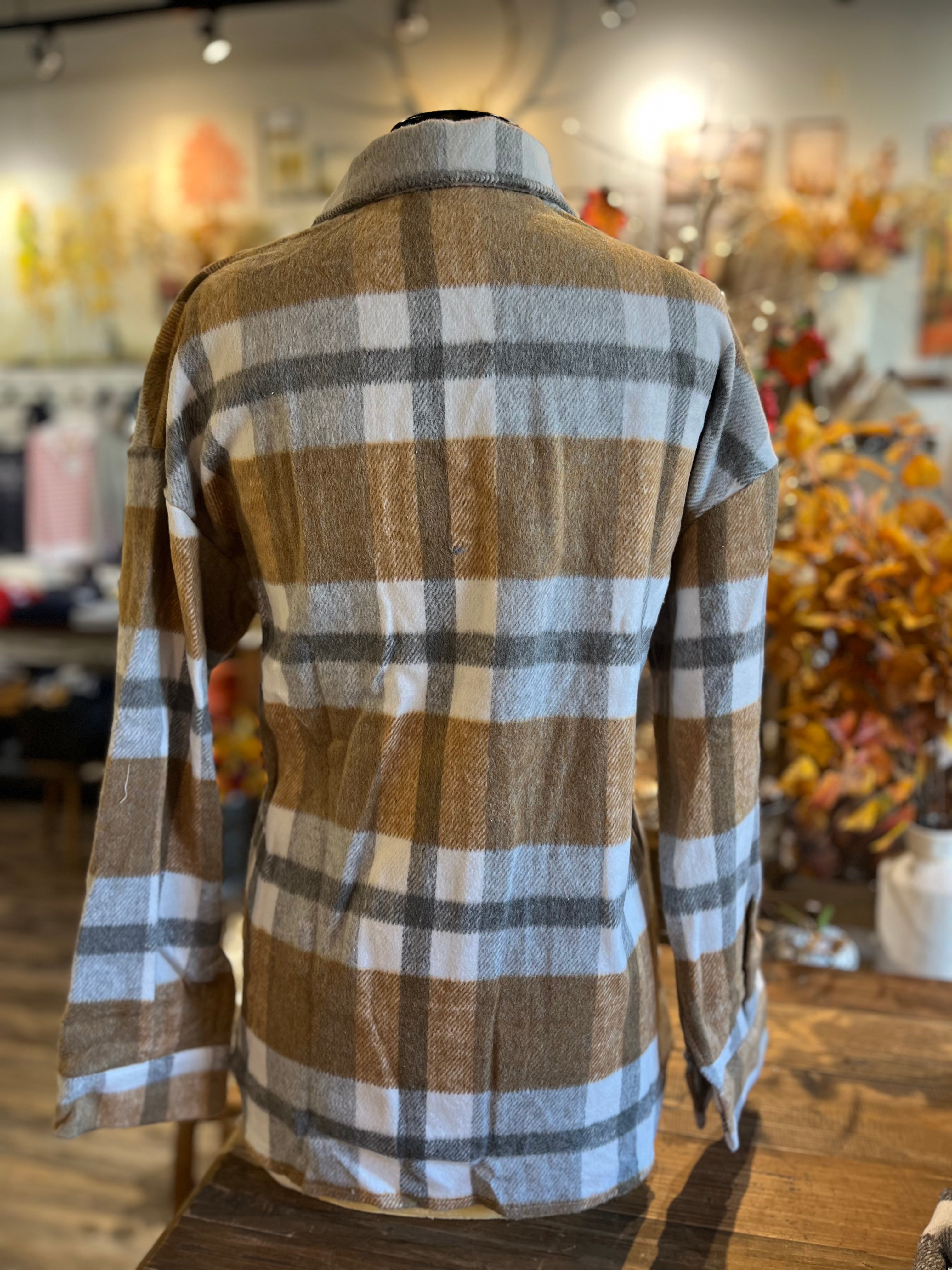 Women's Plaid Button Flannel Shirt Jacket: Grey with Khaki