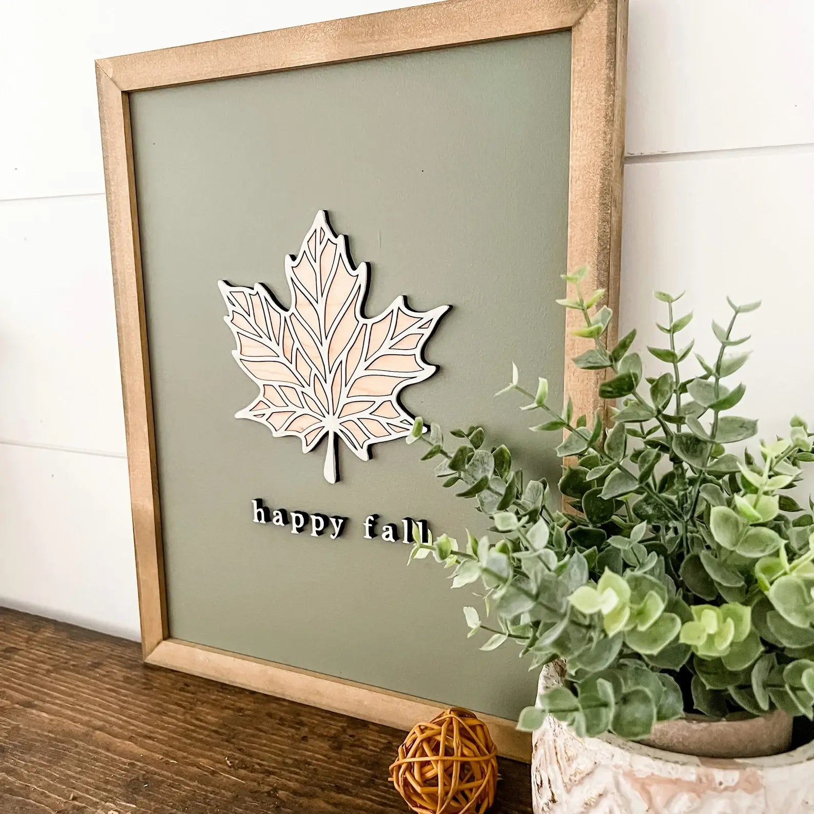 Happy Fall Leaf Sign: Leaf With Inner Pieces