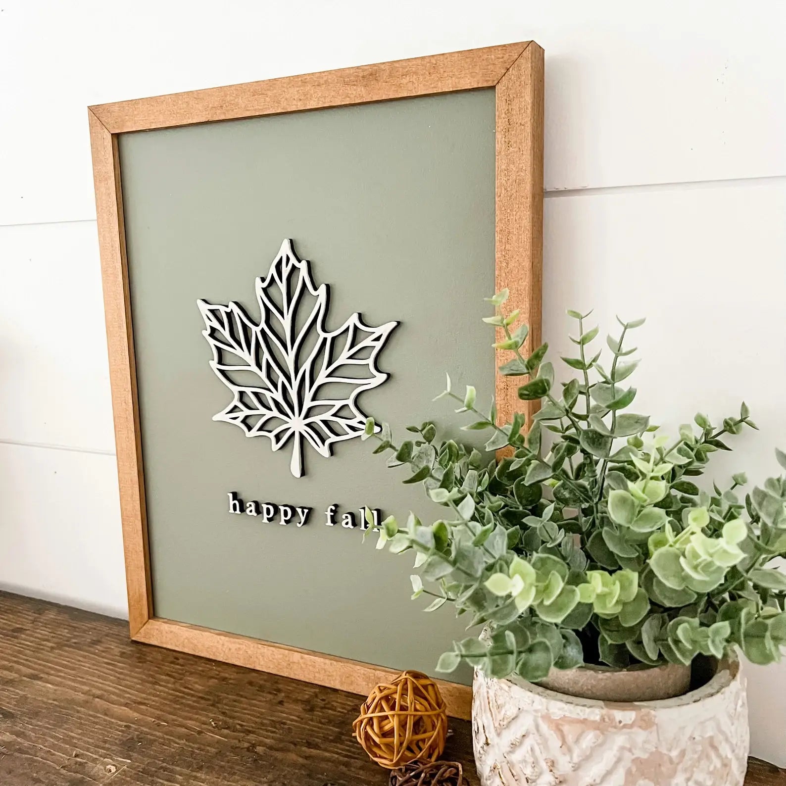 Happy Fall Leaf Sign: Leaf With Inner Pieces