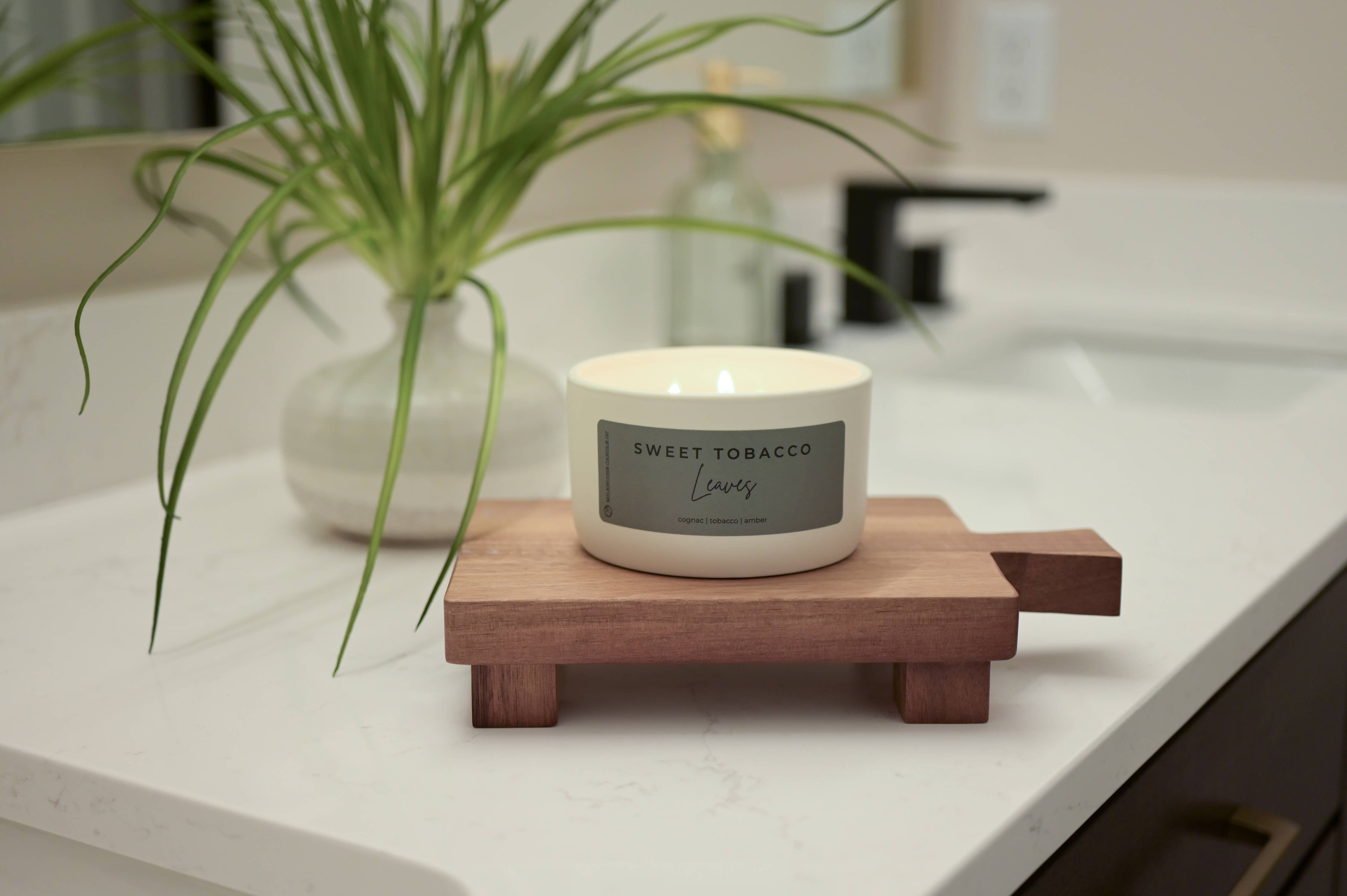 Sweet Tobacco Leaves | 10 oz Statement Candle