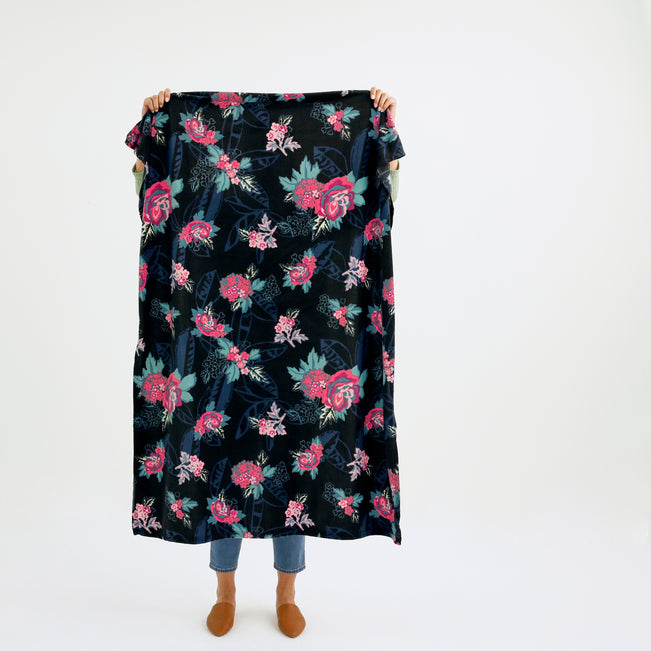 Packable Fleece Blanket - Rose Foliage - Vera Bradley – Red Barn Company  Store